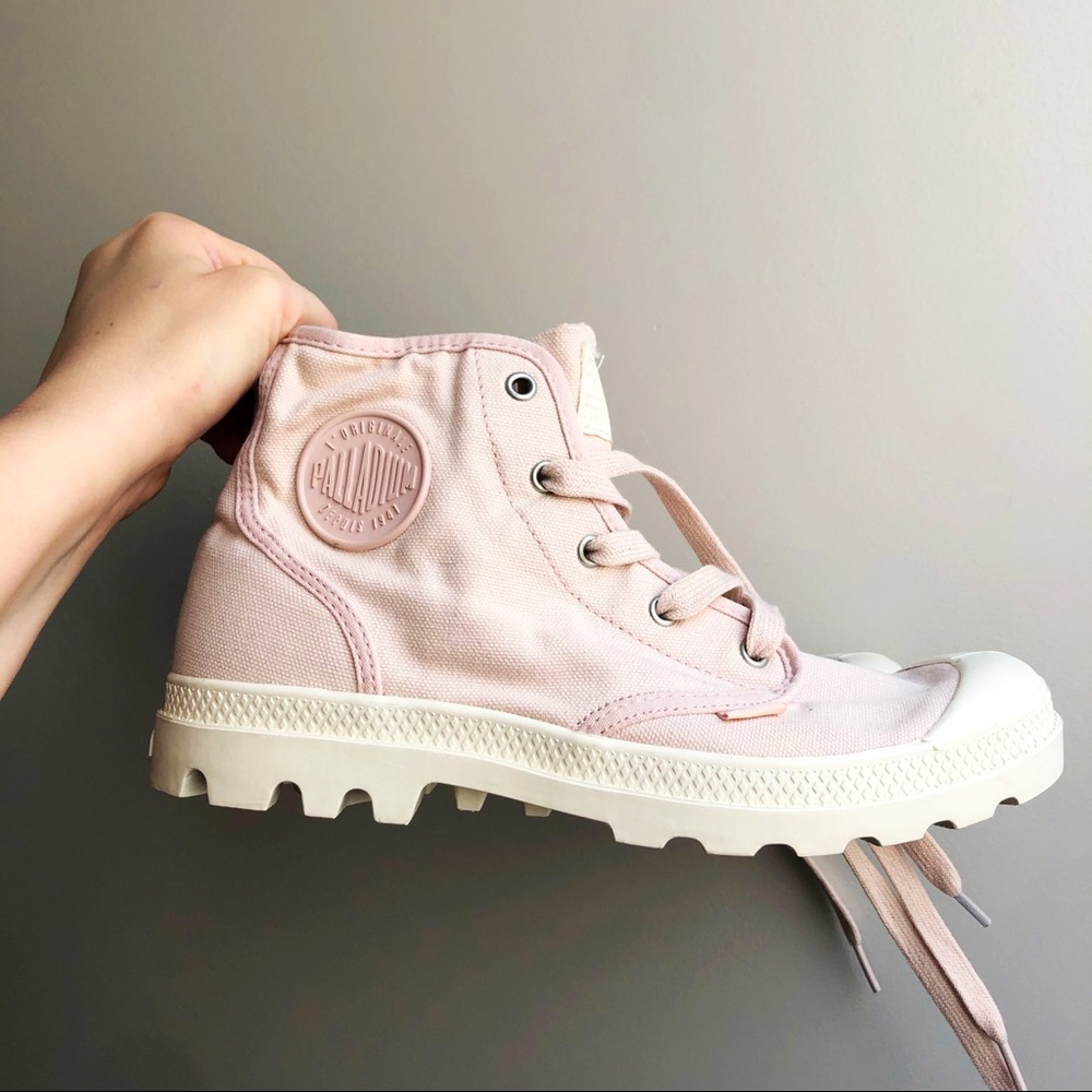 Palladium Pampa Hi 🥾 Sneakers in Pink and White
